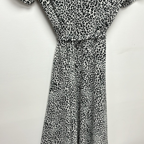 Nanette Lepore animal print size 8 
Short Sleeve - Picture 11 of 16